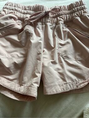 Zella Women’s Lightweight Drawstring Short